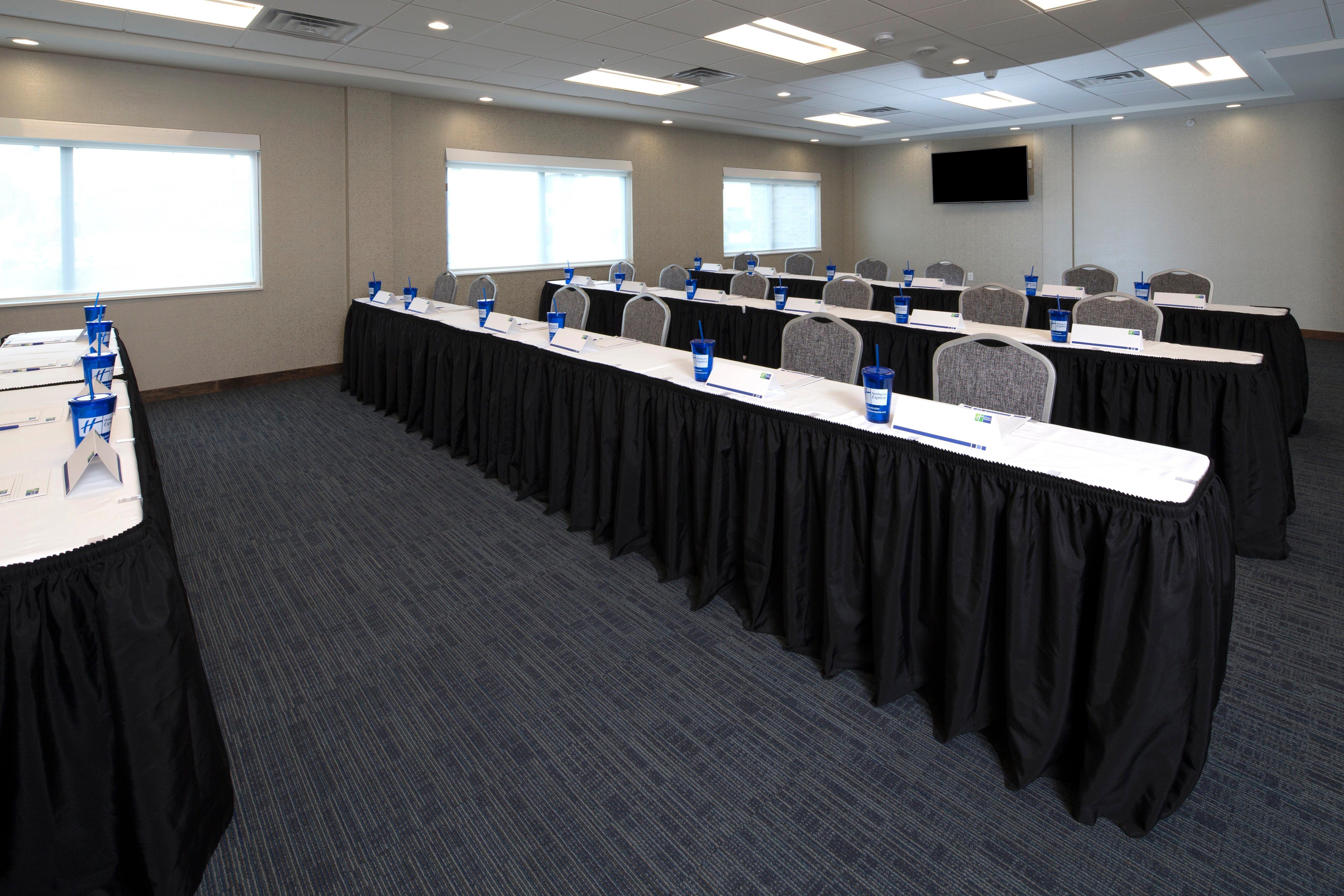 Holiday Inn Express & Suites Alpena - Downtown By Ihg Exterior foto